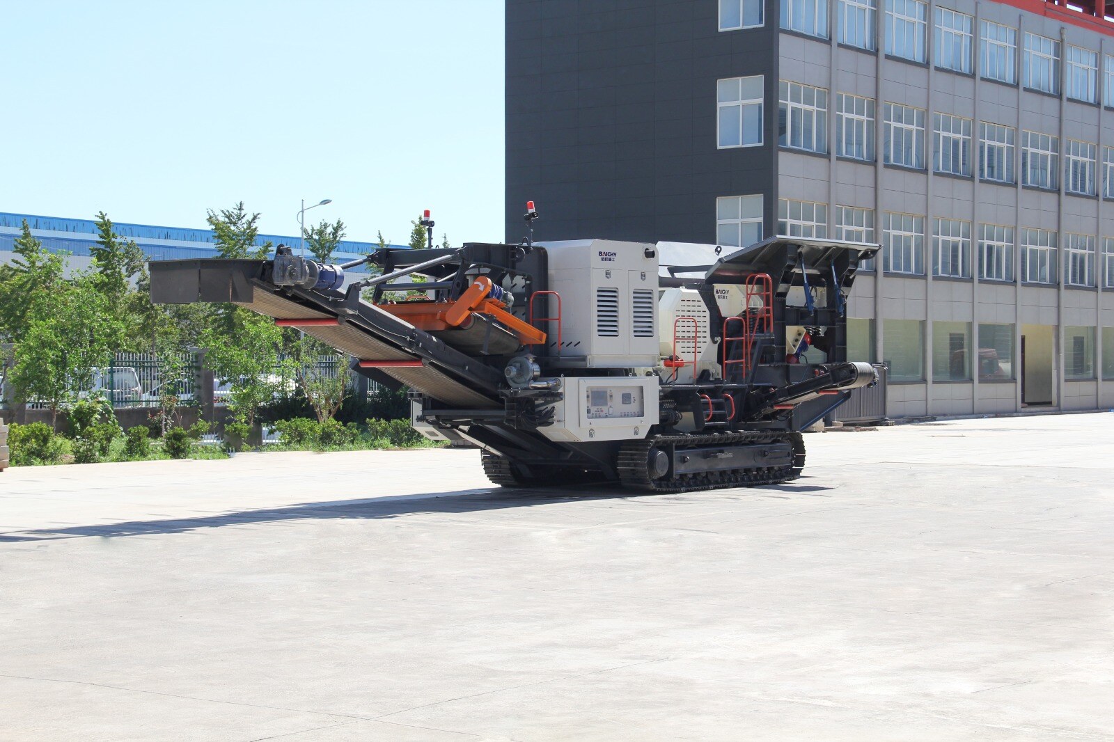 Mobile crushing plant 11