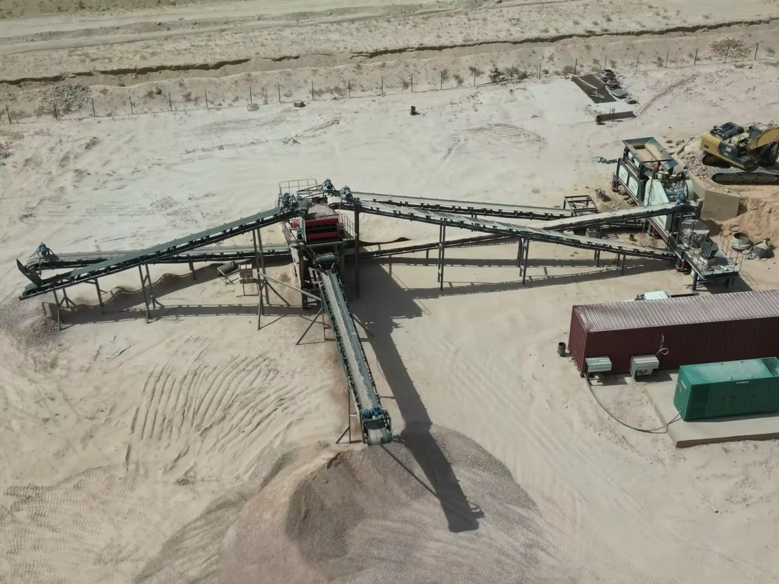 Aerial view of a Δelta stone-crushing plant in operation