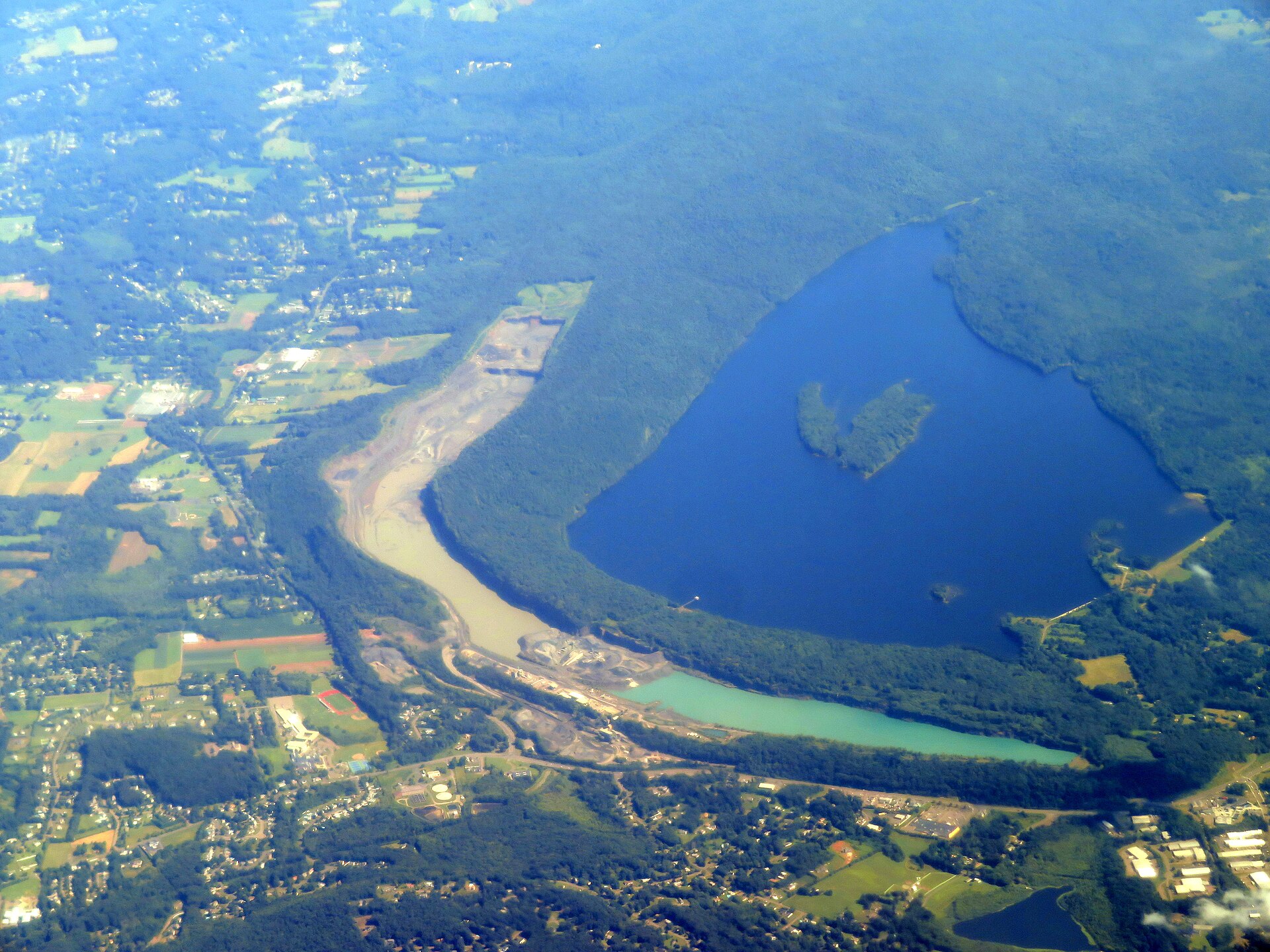 Aerial view of a Δelta stone-crushing plant in operation
